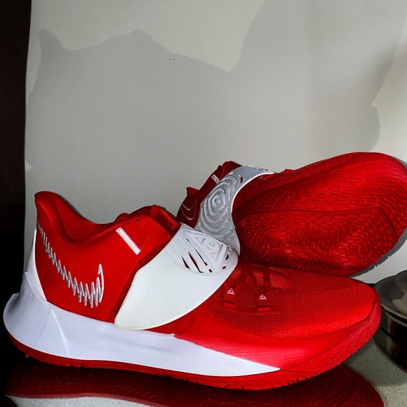 New Kyrie 3 Low "University Red" basketball shoes - Picture 1 of 4